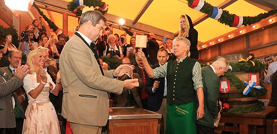 Mit dem Anstich durch Münchens Oberbürgermeister startet jedes Jahr das Münchner Oktoberfest (©Foto: Martin Schmitz)